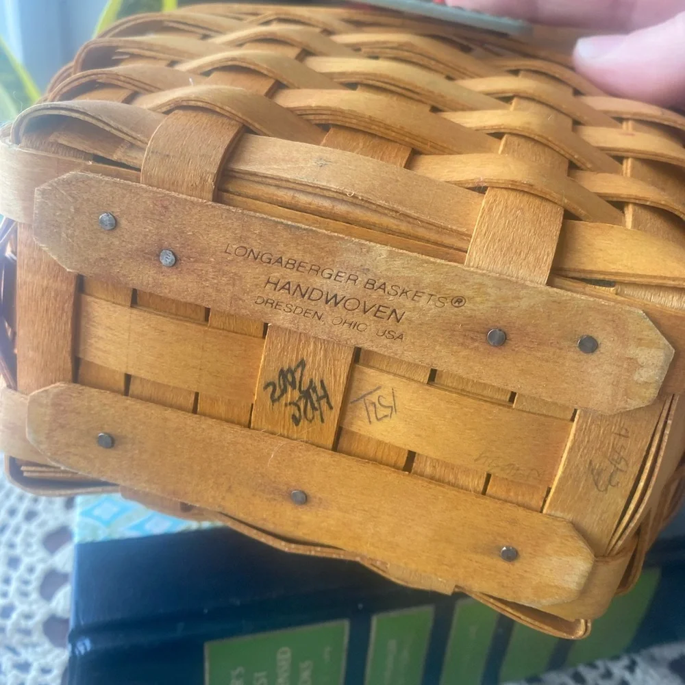 Longaberger 2002 Festive Holiday Christmas Woven Basket with Red Accents - Picture 7 of 10